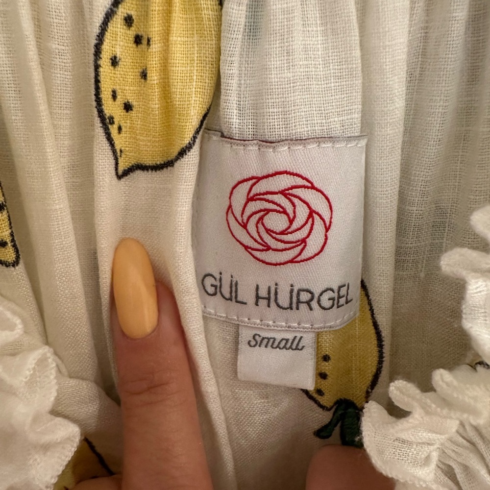 Gil Hurgel lemons dress off the shoulder - Picture 8 of 13